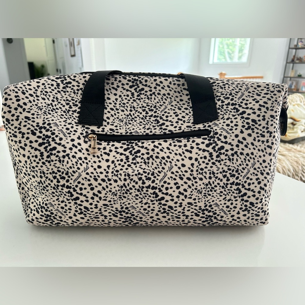 NWOT Mali & Lili Weekender Bag in Cream Animal Print